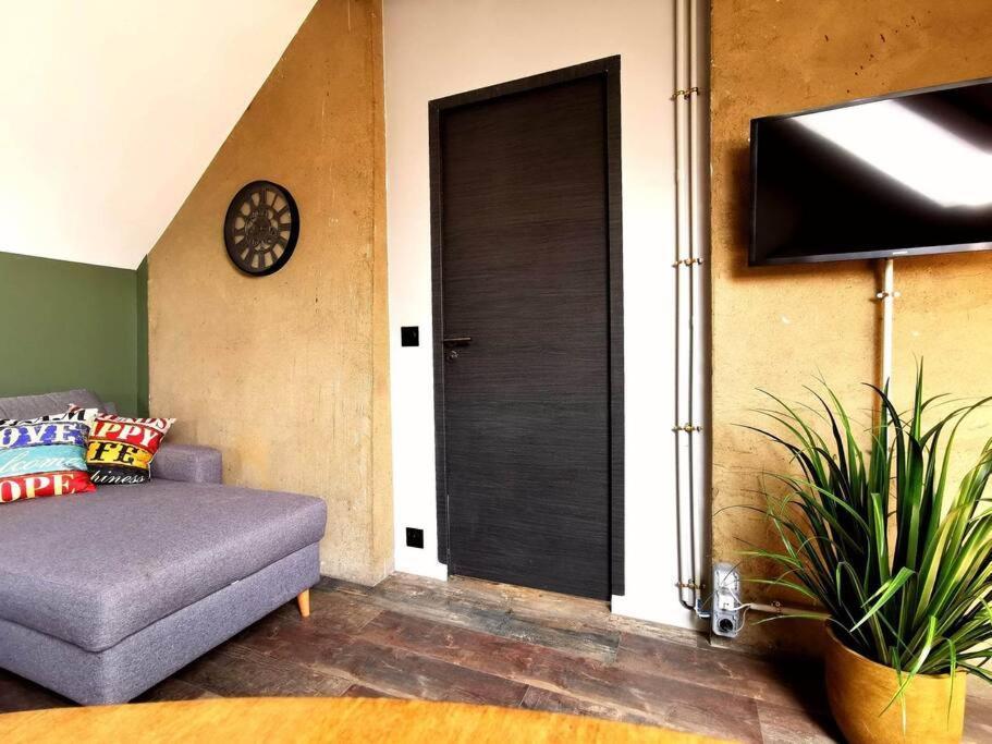 Logement Industriel & Atypique Ruan Exterior foto