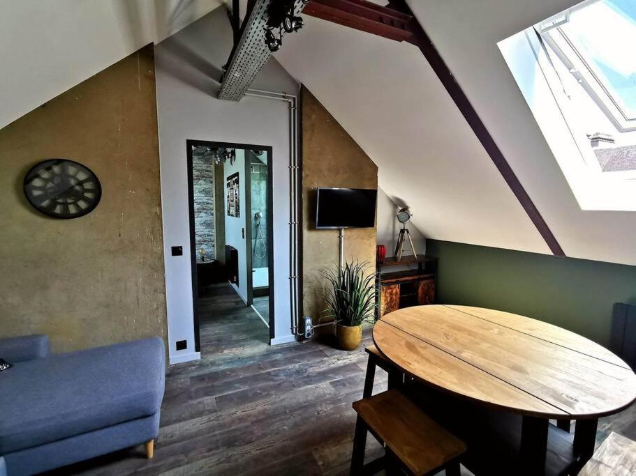 Logement Industriel & Atypique Ruan Exterior foto