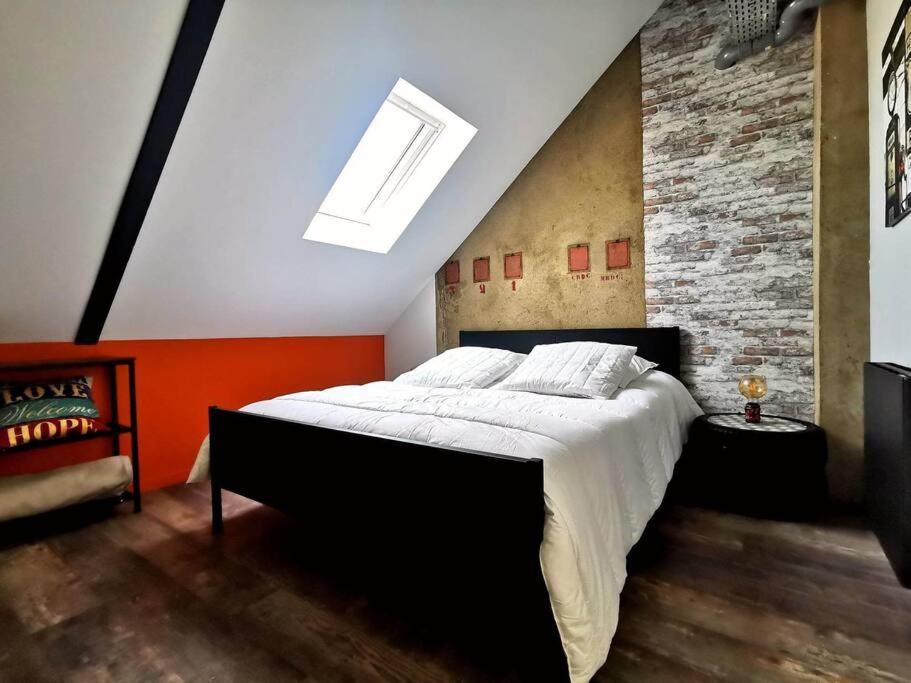 Logement Industriel & Atypique Ruan Exterior foto