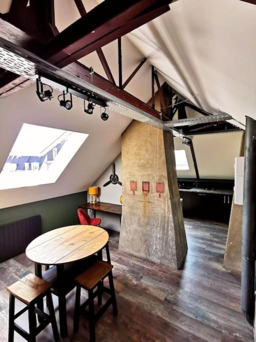 Logement Industriel & Atypique Ruan Exterior foto